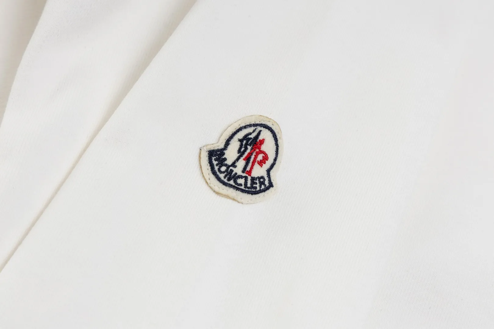 【 Quality】【 MONCLER】【In Stock 】 2024 New Arrival Premium 3D LOGO ， ， Premium ⚠️ ： 460 ， 21S 10S 26/2 1*1 ！ ， ， ， ， ， ！ Same Style ✔️ Same Style： ❗ ✔️【 Same Style， In Stock！】 ➡️Size：S M L XL XXL ➡️ ：Black White ⚠️Size Size